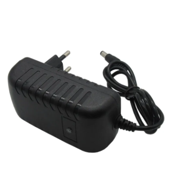1A Lader for 7,2/7,4V 8,4VDC Li-ion batteripakke plugg 2,1x5,5mm CC/CV, Kabel 90cm 